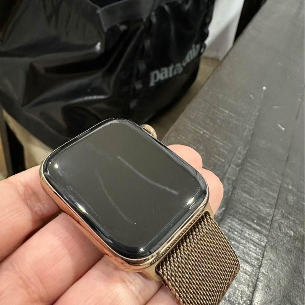 APPLE WATCH SERIES 4  ROSE GOLD - Picture 3 of 6